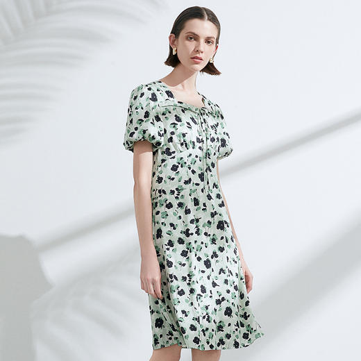 EITIE爱特爱夏季新款泡泡袖收腰温柔桃心领显瘦通勤连衣裙7807530 商品图2