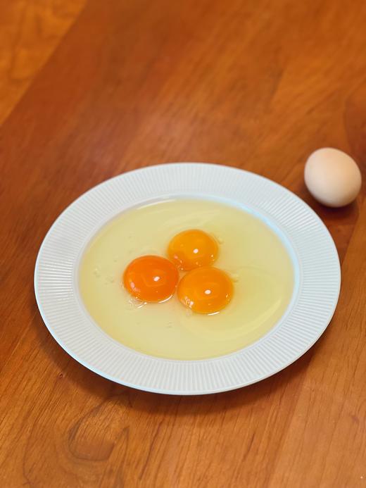  【竹林散养土鸡蛋  顺丰包邮】谷物和蔬菜喂养 现捡新鲜土鸡蛋 公鸡母鸡自然林间放养 每一颗鸡蛋都有受精卵 营养价值更高  土鸡蛋个头小 商品图3