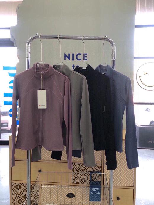 点此购买 lulu露露女士修身运动拉链外套上衣 LL283851 商品图0