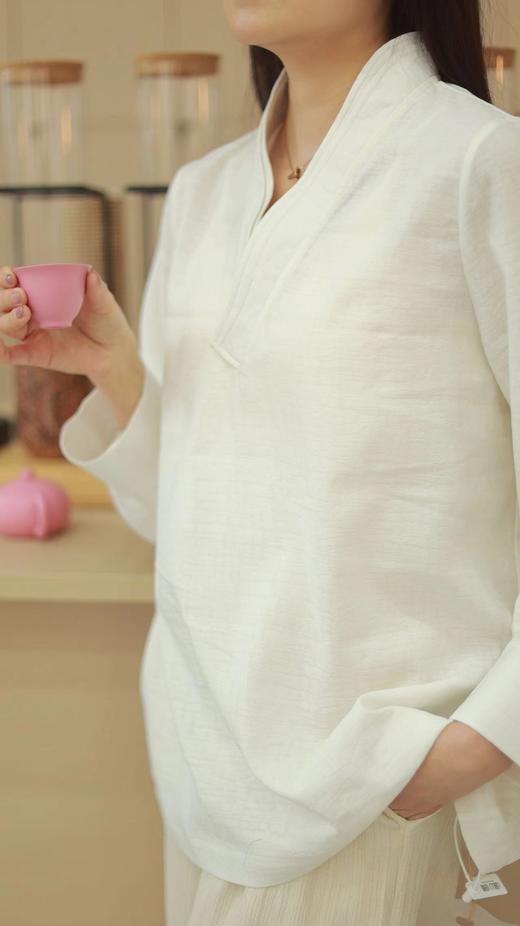 【抖音专属】【和光同尘】V领小衫（24708269山矾） 商品图3