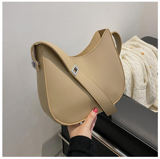 【包包感女 复古颜色腋下包简约潮】偏带锁质感 大容量单肩包 商品图7