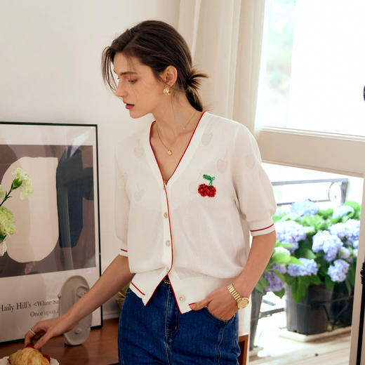 OLrain欧芮儿米白色V领针织衫女早春2024年新款宽松暗纹提花开衫 商品图1