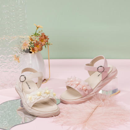 【自营】哈森 夏季珍珠纱网花朵装饰一字带公主风凉鞋 TM232402 商品图1