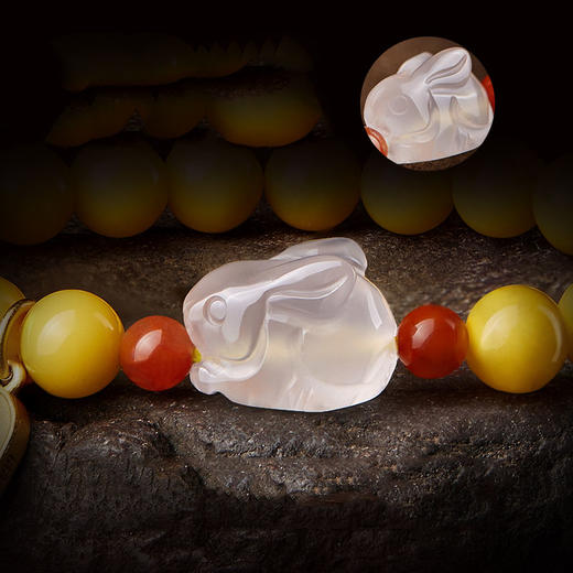 冰飘南红玉兔纳福蜜蜡手串 商品图1