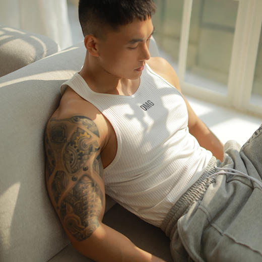 OMG潮牌 跑步速干弹力紧身训练运动背心男士无袖健身衣服纯色夏季J-EMBX1655 商品图3