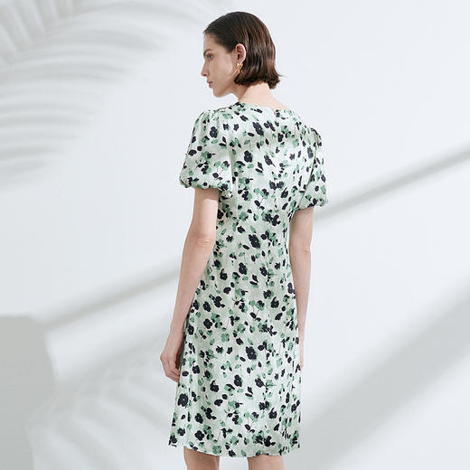EITIE爱特爱夏季新款泡泡袖收腰温柔桃心领显瘦通勤连衣裙7807530 商品图4