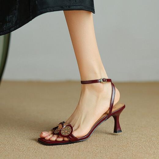 【预售5天】牛皮方头花朵露趾高跟鞋，一字扣带银色细跟凉鞋DYJ&CB8871 商品图3