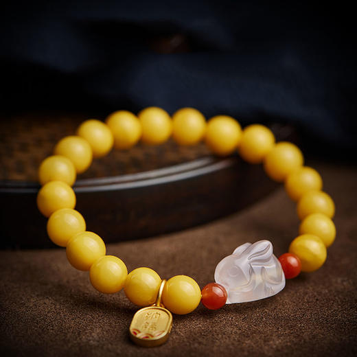 冰飘南红玉兔纳福蜜蜡手串 商品图0