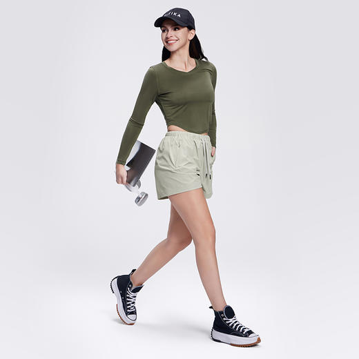 TITIKA弧形下摆长袖T恤女修身短款休闲运动上衣11129 商品图2