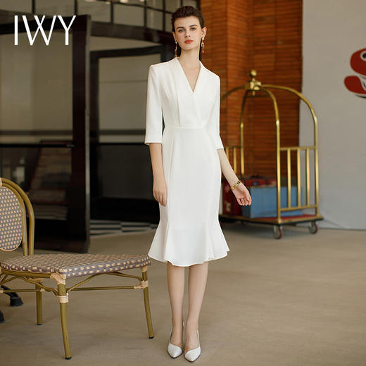 IWY/白色连衣裙女高级感收腰显瘦法式鱼尾裙春夏五分袖医美长裙工作服Q1051 商品图1