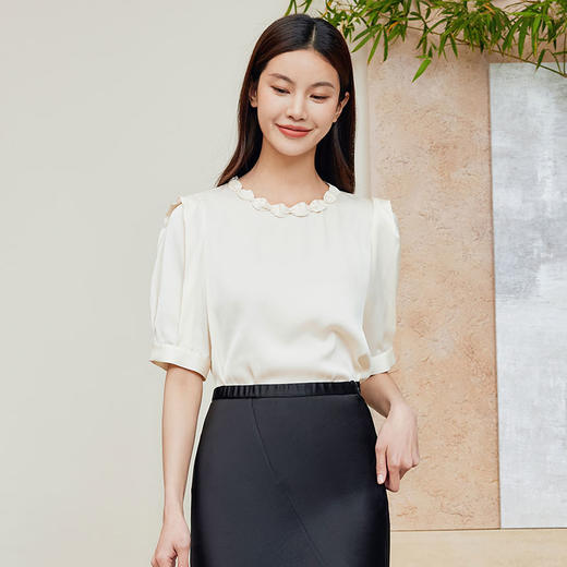 玳莎设计感领真丝小衫女2024夏季新款优雅小众圆领五分内褶袖上衣  EB31102 商品图1