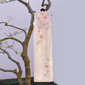 荷言HEYEN玉兰吟米白玉兰花刺绣珍珠水晶真丝无袖改良旗袍高定制