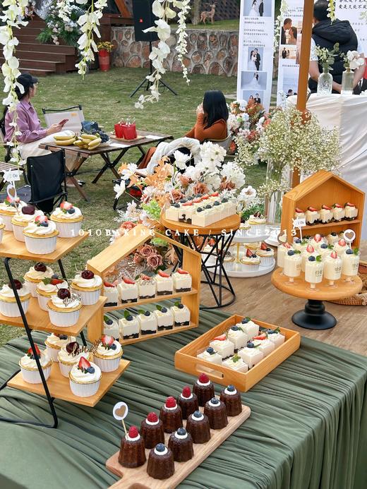 「户外草地婚礼」甜品台案例 商品图0