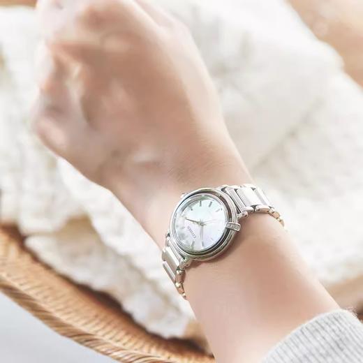 西铁城/CITIZEN花语风吟系列镶钻天然贝母盘光动能女表EM1090-60D 商品图3