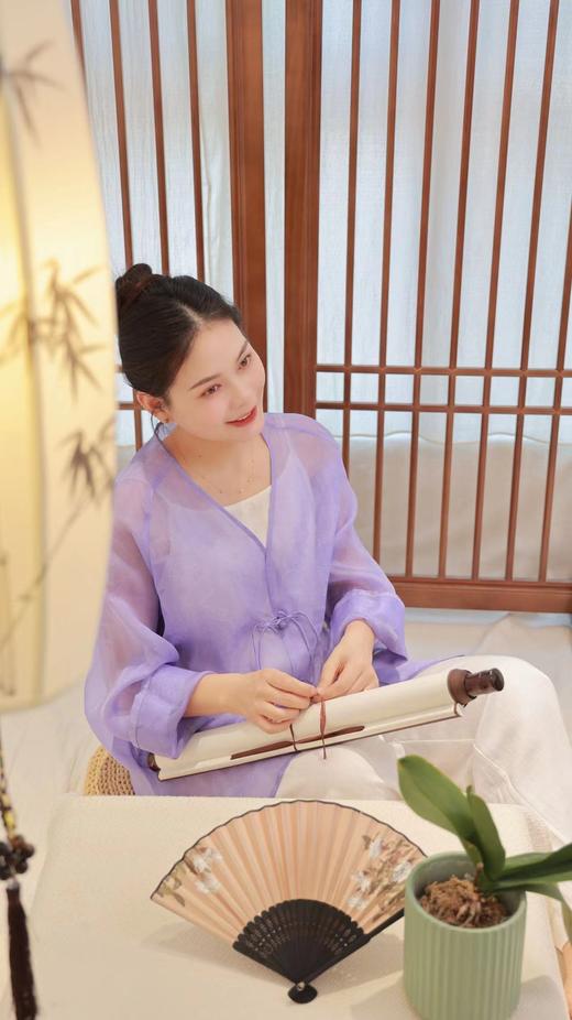 【抖音专属】【和光同尘】V领小衫（24710233暮山紫） 商品图1