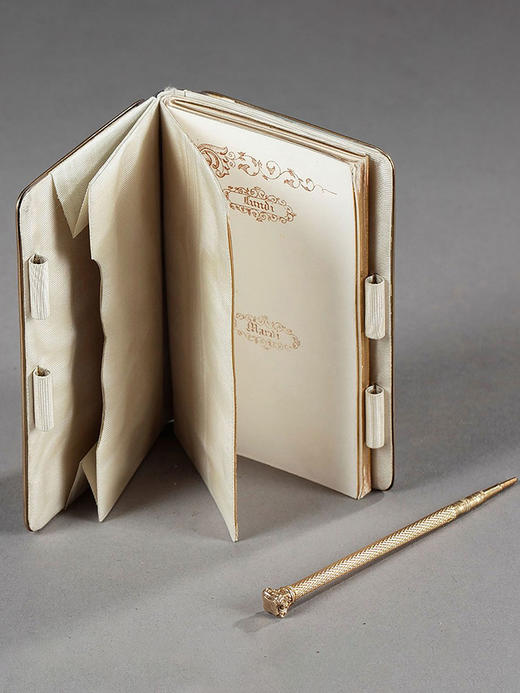 独角鹿西洋古董1880年代法国Tahan工坊出品卷叶造型镂空银鎏金修饰母贝封面记事本 商品图1