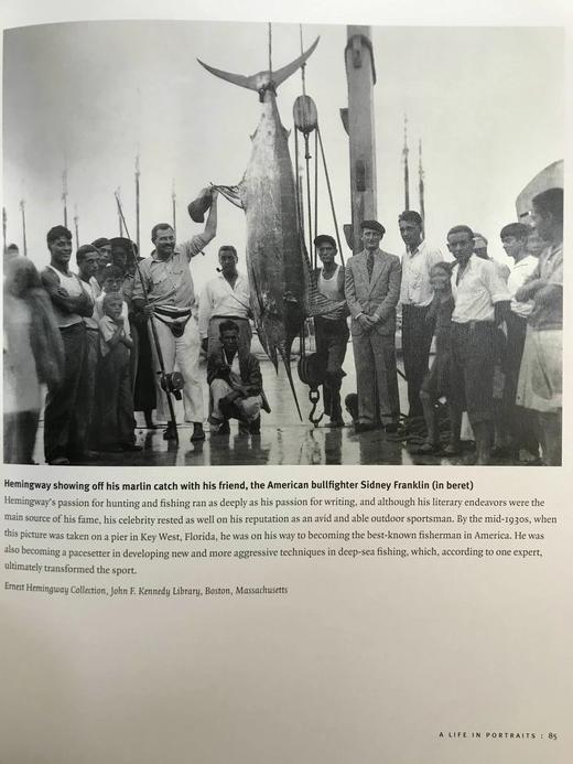 海明威画传 约百幅插图 精装16开 商品图8