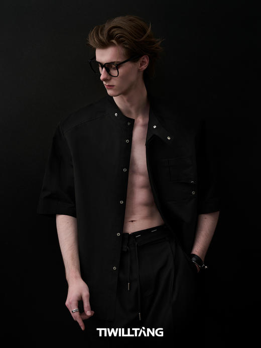 TIWILLTANG启世录“圣夜御拓”新中式克制品味扣袢短袖设计师衬衫 商品图2