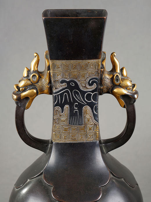 独角鹿西洋古董19世纪末法国出品东方风格精雕双龙首耳铜瓶摆件 商品图2