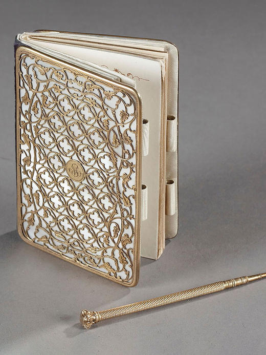 独角鹿西洋古董1880年代法国Tahan工坊出品卷叶造型镂空银鎏金修饰母贝封面记事本 商品图0