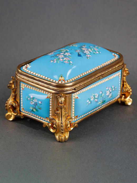 独角鹿西洋古董19世纪末法国出品铜鎏金精雕镶嵌珐琅彩绘瓷制花卉主题珍宝盒 商品图2