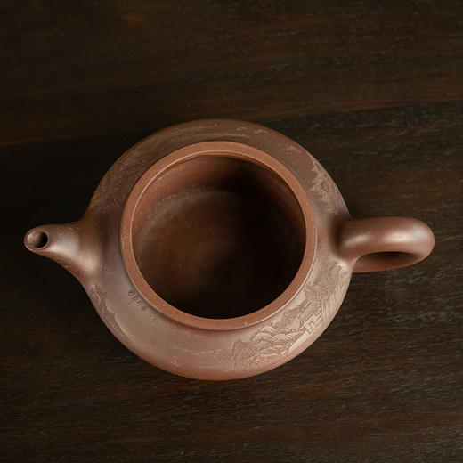 《高水扁壶》 穆明龙  高级工艺美术师、高级泥料工程师、宜兴紫砂工厂特级练泥师、中国工艺美术学会会员、实力派创新型陶艺家 商品图2