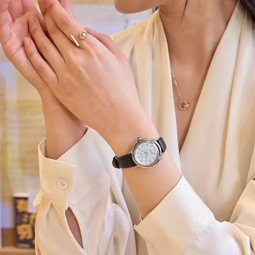 西铁城/CITIZEN花语风吟系列镶钻天然贝母盘光动能女表EM1090-60D 商品图5