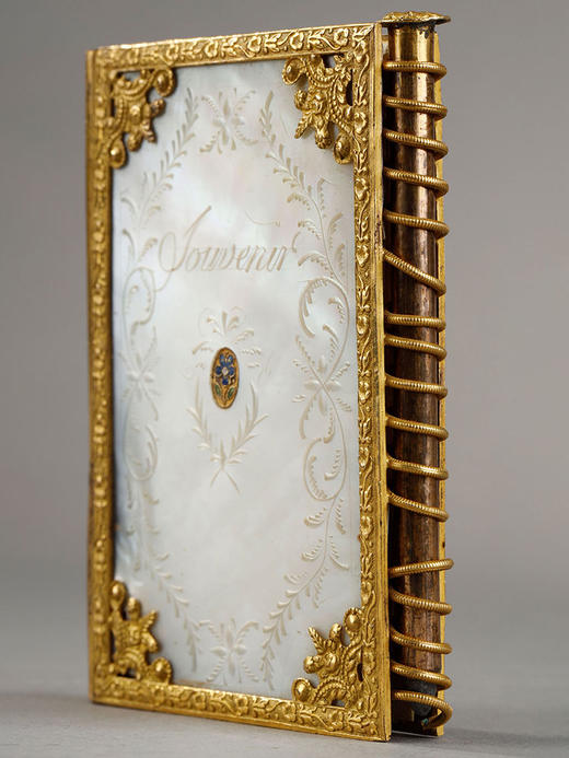 独角鹿西洋古董1815-1830年代法国出品花卉卷叶造型铜鎏金精雕嵌珐琅修饰卷叶浮雕母贝封面记事本 商品图1