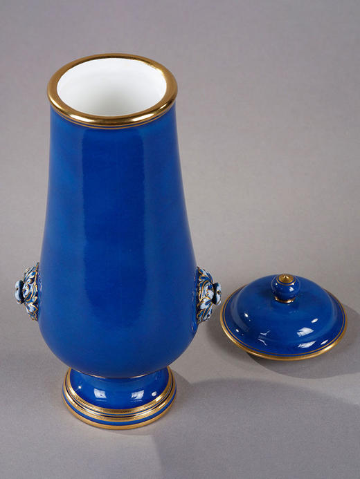 独角鹿西洋古董1883年代法国御窑塞弗尔出品莲花浮雕装饰蓝釉带盖赏瓶 商品图2