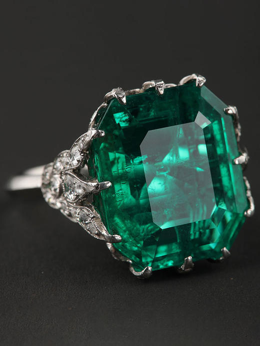 独角鹿西洋古董1970年代欧洲出品铂金镶嵌12.853克拉无油哥伦比亚祖母绿配钻石戒指 商品图0