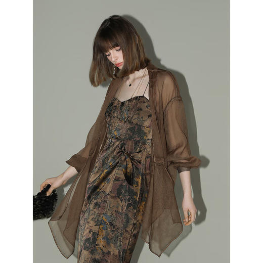 【有赞】LC0001COCOBELLA设计感捏褶肌理感雪纺衫不对称下摆飘逸开衫 商品图3