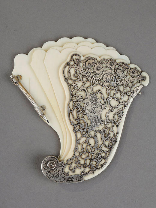 独角鹿西洋古董19世纪中期法国出品花卉卷叶造型镂空银雕珍稀材质扇形舞会记事本 商品图1