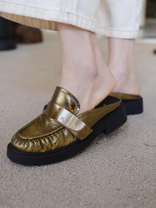 上脚chao轻盈！近4cm增高时髦一脚蹬乐福鞋！春夏新款懒人鞋！舒适好走轻松增高 金属褶皱头层牛皮工艺+定制chao轻盈鞋底，橡胶防滑大底（少量现货拍下立发） 商品图10