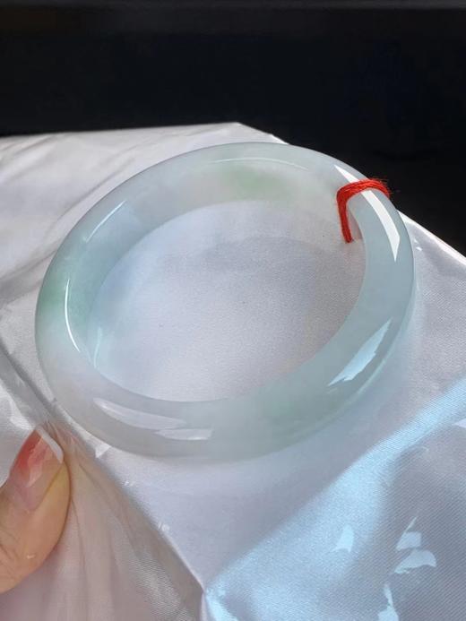 【云意轩珠宝上新】圈口：55.2，冰糯种带底色翡翠福镯，编号：302517，附鉴定证书 商品图2