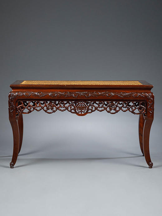 【已售】独角鹿西洋古董20世纪初中国出品镂雕装饰胡桃木束腰三弯腿藤编凳面长方凳 商品图0