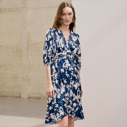 EITIE爱特爱夏季新款V领印花时尚气质连衣裙7407123 商品图3