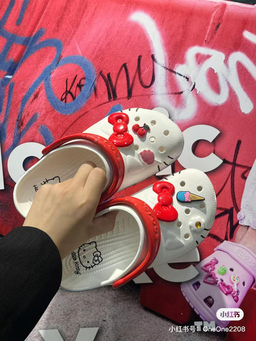 好折！Crocs Hello Kitty 女款经典洞洞鞋 商品图7