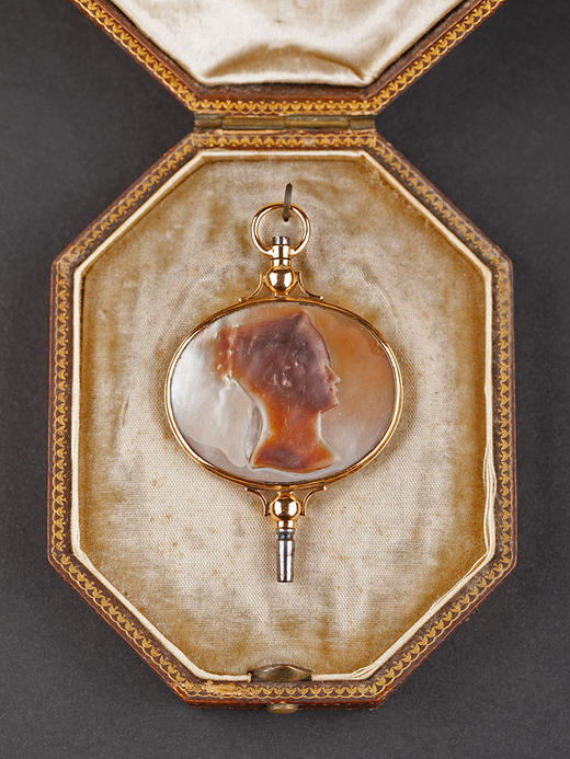 独角鹿西洋古董1790-1810年代法国出品18K黄金镂雕开面怀表配黄金嵌母贝雕饰拿破仑一世及皇后像钥匙 带原盒 商品图1