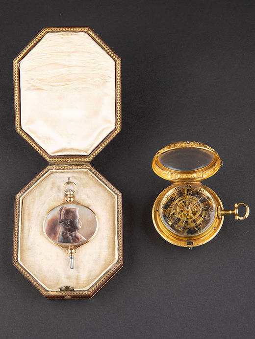 独角鹿西洋古董1790-1810年代法国出品18K黄金镂雕开面怀表配黄金嵌母贝雕饰拿破仑一世及皇后像钥匙 带原盒 商品图5