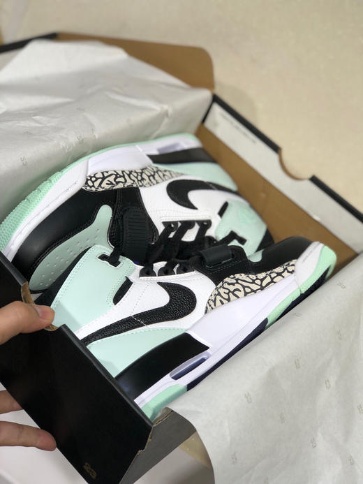 夏日特惠💰420 Air Jordan Legacy 312 头层皮打造市面高工艺有着交错结合的设计 商品图7