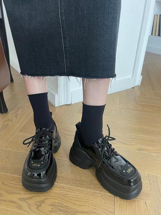 2024经典鲨春季新款厚底方头漆皮深口小皮鞋乐福鞋KW279-D17061 商品图4