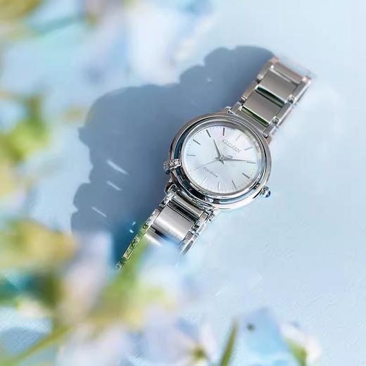 西铁城/CITIZEN花语风吟系列镶钻天然贝母盘光动能女表EM1090-60D 商品图4
