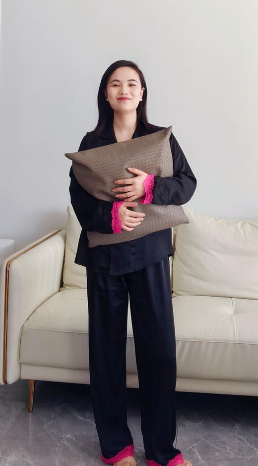 银泰百货供货95软冰丝贡缎冰岛丝睡衣套装 商品图9