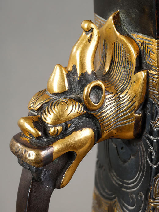 独角鹿西洋古董19世纪末法国出品东方风格精雕双龙首耳铜瓶摆件 商品图3