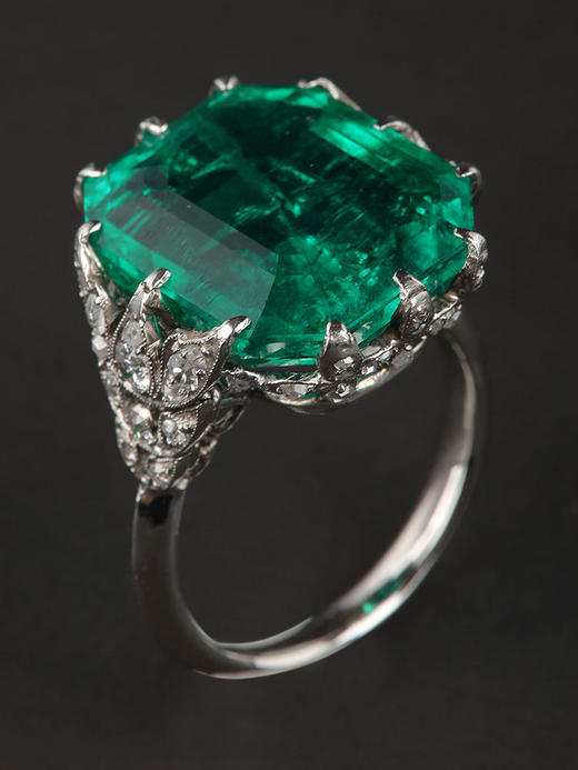 独角鹿西洋古董1970年代欧洲出品铂金镶嵌12.853克拉无油哥伦比亚祖母绿配钻石戒指 商品图1