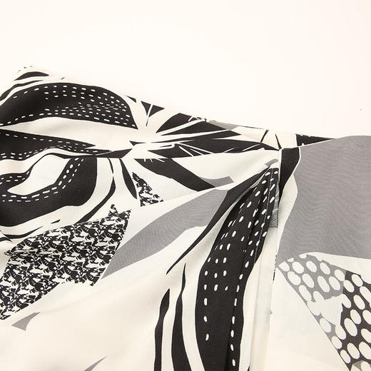 VIMAGE纬漫纪夏季新款高腰显瘦修身气质印花半身裙V2106739 商品图2