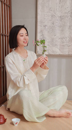 【2026东衣作】V领小衫（24710238山矾）