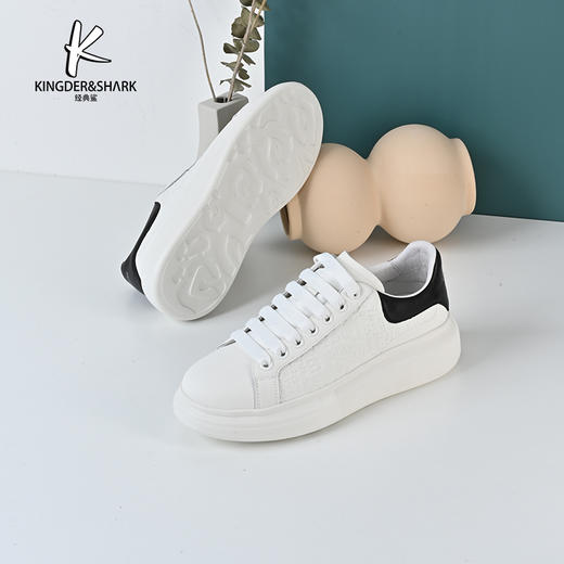 2024年经典鲨夏季新款时尚拼色系带平底男士休闲鞋KW250-D14051 商品图3