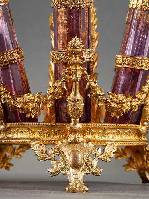 独角鹿西洋古董1880年代法国出品帝政风格铜鎏金雕饰“紫罗兰”主题玻璃花瓶摆件一对 商品图3