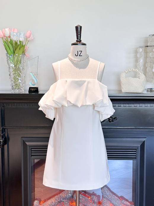 【精致孤品，不退不换】法式小众设计感一字领无袖迷你连衣裙 商品图0